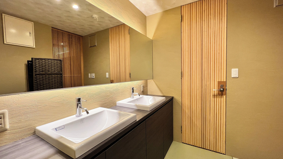 Bathroom 4, Hananobou Kinkakuji-michi, Kyoto