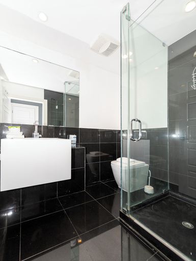 Bathroom 4, Miami Beach 550, Miami-Dade