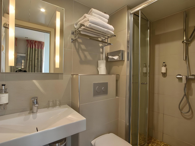 Bathroom 4, Villa Margaux, Paris