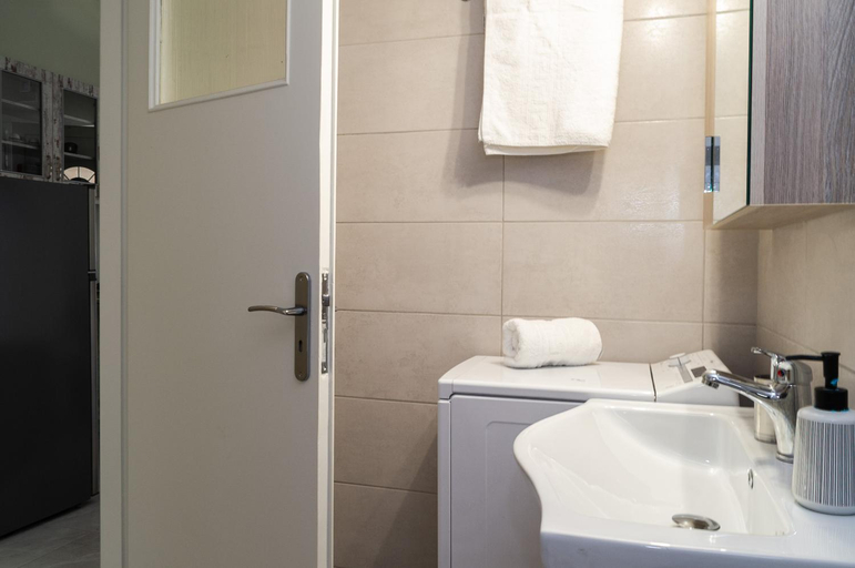 Bathroom 2, Aura Apartments 1, Peloponnese