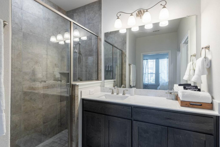 Bathroom 4, Spacious Pet Friendly - 7 Miles to Eagle Mountain Lake, Fort Worth