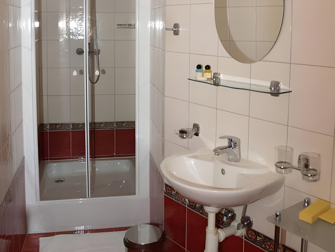 Bathroom 3, Hotel U Zlateho Lva, Havlíčkův Brod