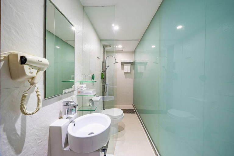 Bathroom, Shanshui Trends Luohu Hotel, New Territories