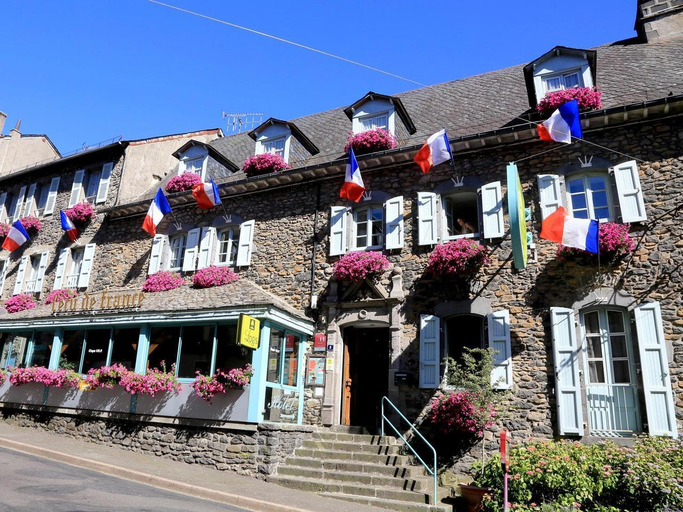Exterior & Views