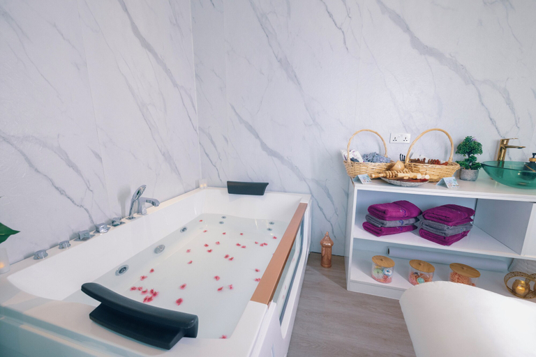 Bathroom 5, Loumage S Suites and Spa, Manama