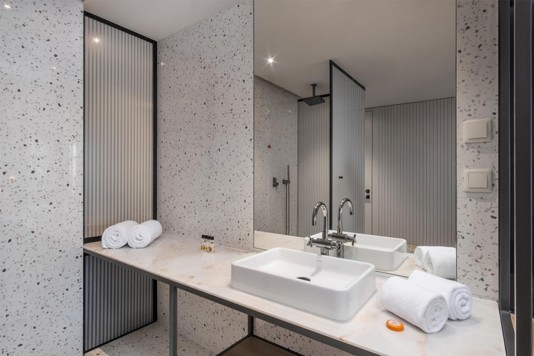 Bathroom 5, NEXT - Savoy Signature, Funchal