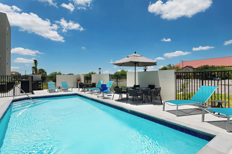 Sport & Beauty, Towneplace Suites By Marriott Brownsville, Cameron