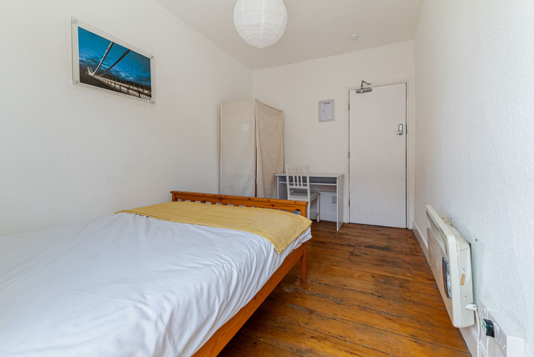 Bedroom 3, No 64 Georgian House - By Clifton Short Lets, Bristol
