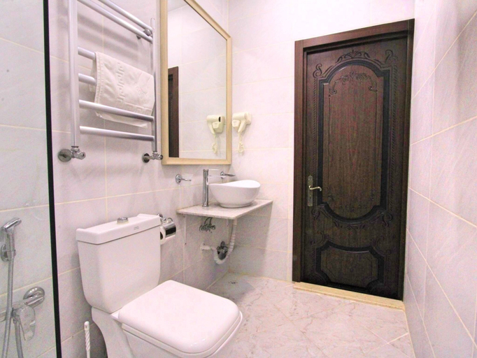 Bathroom 3, Senator Hotel, Baku