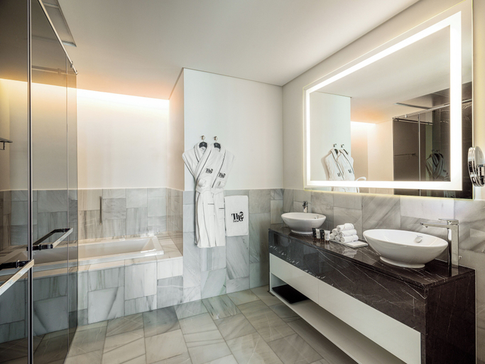 Bathroom 5, Th8 Palm Dubai Beach Resort, Vignette Collection by IHG, Dubai