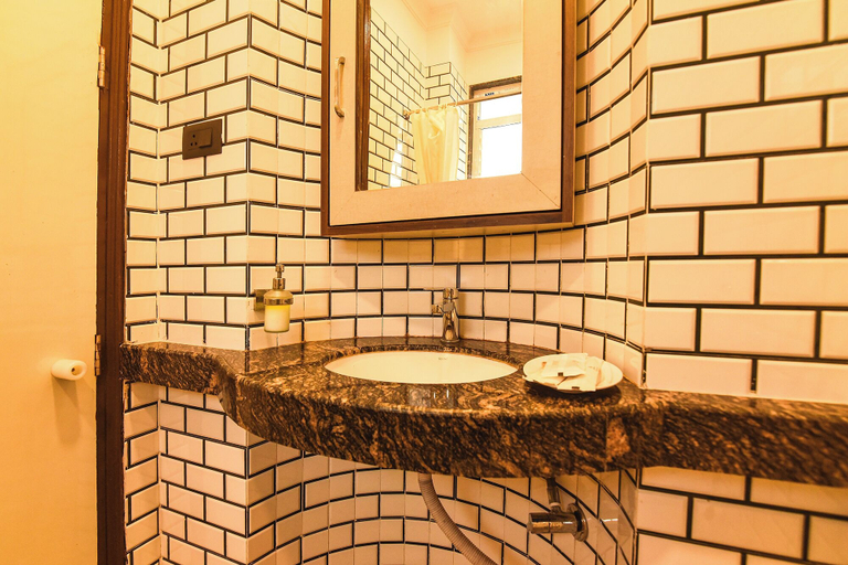 Bathroom, Fabhotel Prime Tiyara Inn, North 24 Parganas