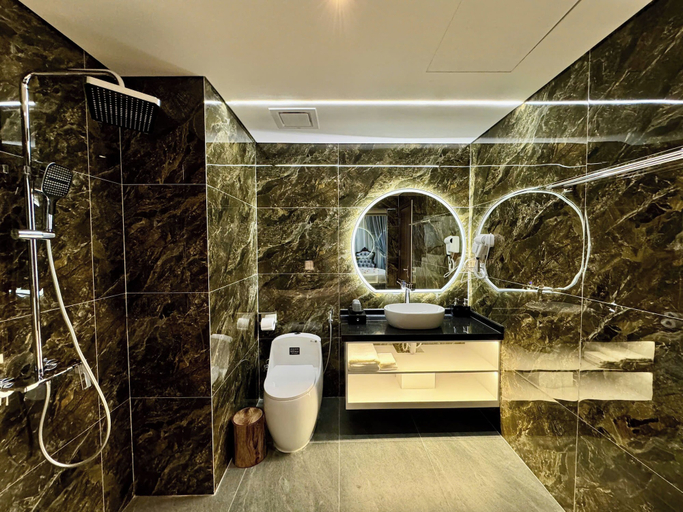 Bathroom 4, Royal Hanoi Hotel, Thanh Trì
