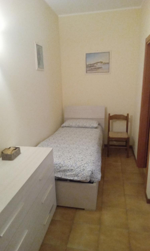 Bedroom 3, Affittacamere al picchio verde, Fermo
