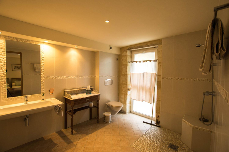 Bathroom 3, B&B Les Secrets de Tifayne, Gironde