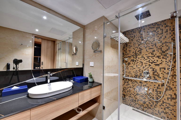 Bathroom 4, Clarion Hotel Khayal Kochi, Infopark, Ernakulam
