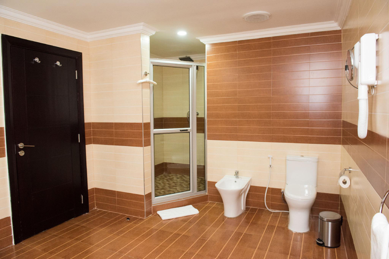 Bathroom 4, Crossroads Hotel Blantyre, Blantyre City