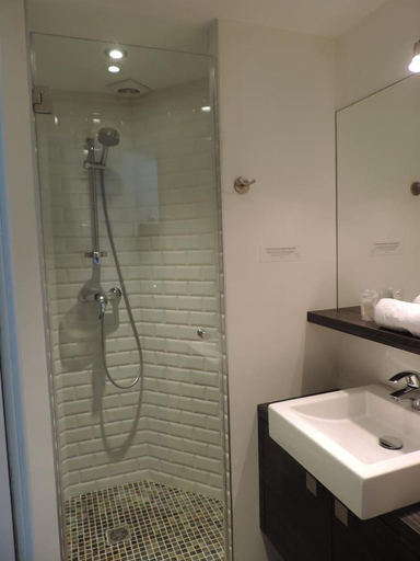 Bathroom 3, Logis Hotel Le Cadoudal, Morbihan