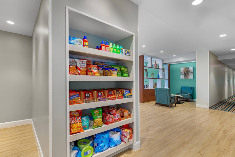 Food & Drinks 5, MainStay Suites Chesapeake - Greenbrier, Chesapeake