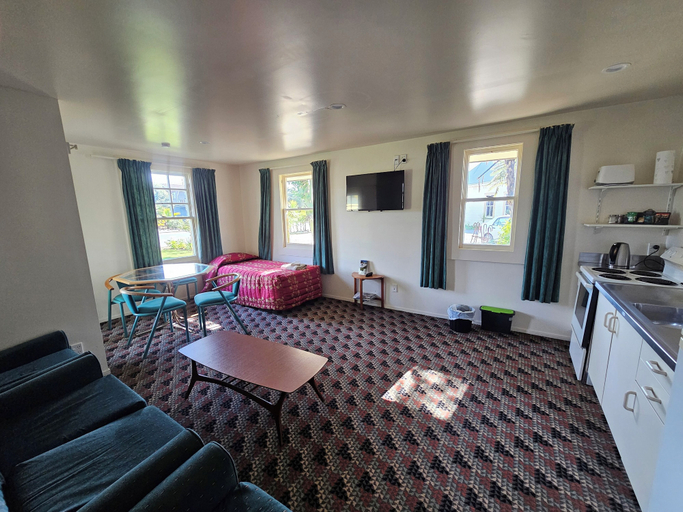 Bedroom 2, Karamea Hotel, Buller