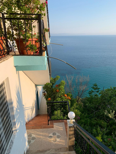 Others 5, Hotel Odhisea Qeparo, Vlorës