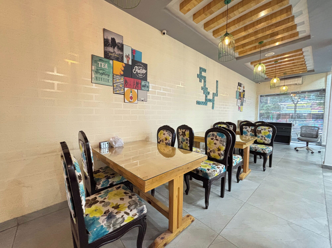 Food & Drinks 5, Sumitel Premier Inn, Darjiling