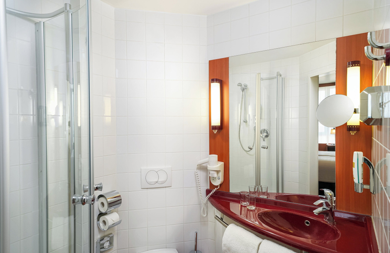 Bathroom, Leonardo Hotel Salzburg Airport, Salzburg Umgebung