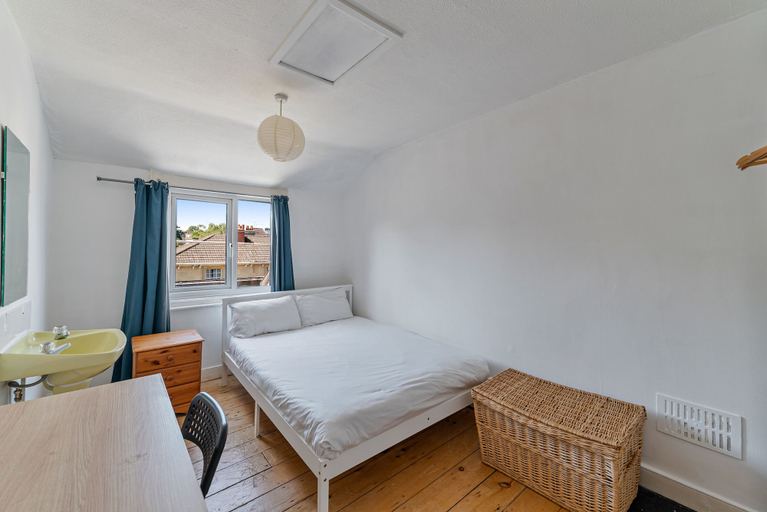 Bedroom 3, No 4 Georgian Shared House - By Clifton Short Lets, Bristol