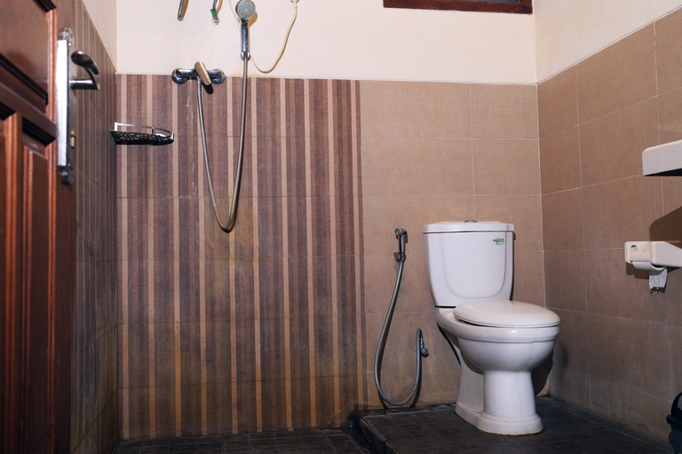Bathroom 4, Omah Wetan Homestay, Malang