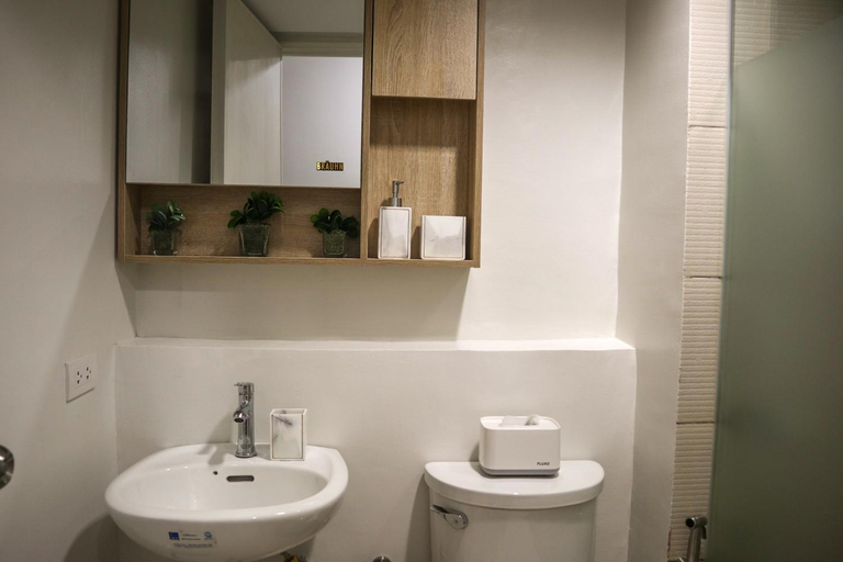 Bathroom 3, Serene Suites Staycation at Pine Suites Tagaytay, Tagaytay City