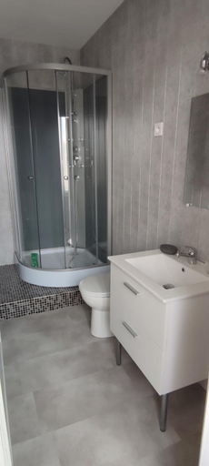Bathroom 3, A la Belle Etoile, Cher