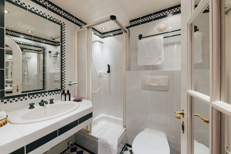 Bathroom 4, Hotel Edelweiss, Bludenz