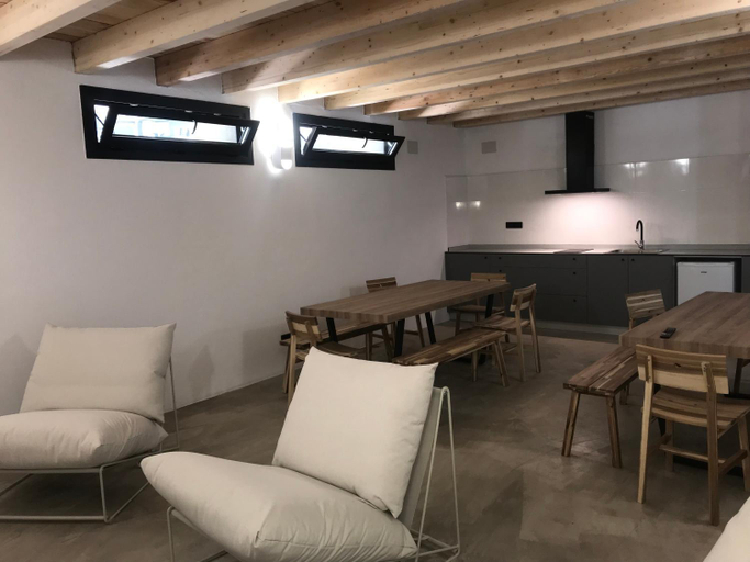 Others 2, Albergue de Pas, Lleida