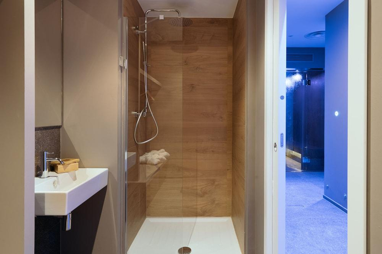 Bathroom 5, Hotel Villa Quiete, Macerata