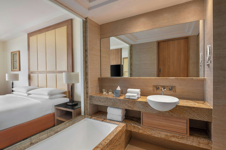 Bathroom 5, Bengaluru Marriott Hotel Whitefield, Bangalore