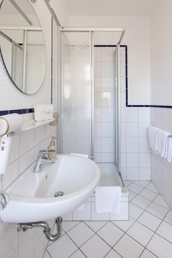 Bathroom 2, Gastehaus am Winckel, Stendal