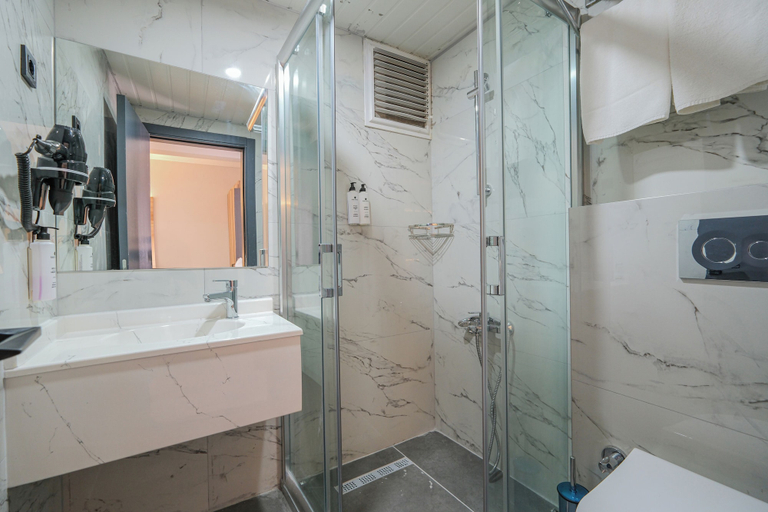 Bathroom 5, Kar Hotel, Merkez