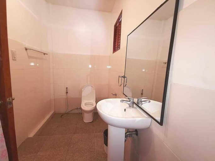 Bathroom 5, Mera's Garden, General Luna