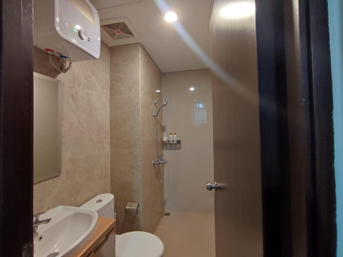 Bathroom 3, Apartment Transpark Cibubur, Depok