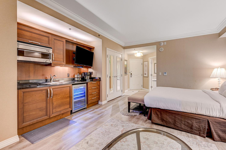 Others 5, Luxury Studio MGM Signature Best Location Lazy River No Resort Fee, Clark