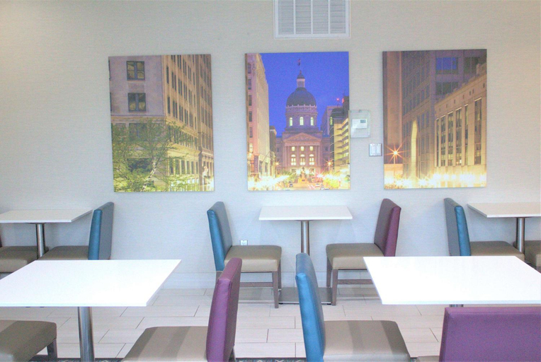 Food & Drinks 4, La Quinta Inn & Suites by Wyndham Indianapolis Downtown, Indianapolis