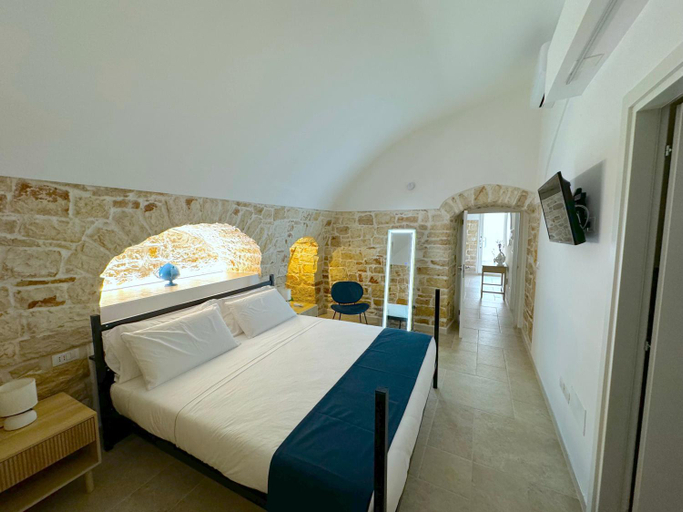 Others 4, B&B Del Corso, Bari