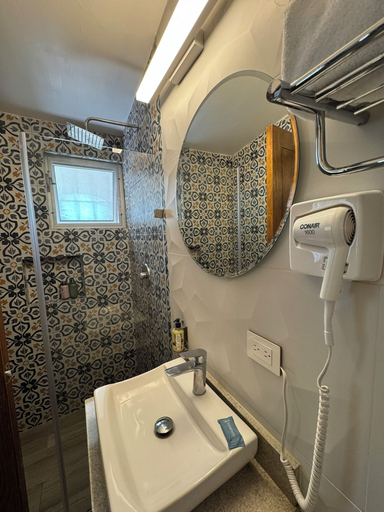 Bathroom 5, Hotel Isabel, Guadalajara
