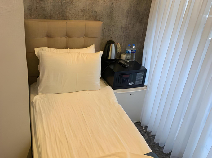 Bedroom 2, Weingart Seaside Hotel, Beyoğlu