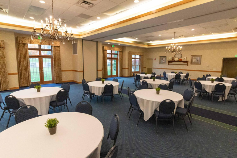 Food & Drinks 5, Essenhaus Inn & Conf. Center, Elkhart