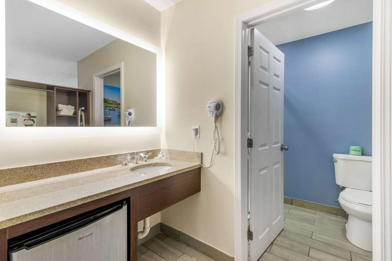 Bathroom 4, Ogunquit River Inn & Suites, York