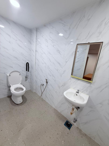 Bathroom 5, The Trend Hotel, Malacca City