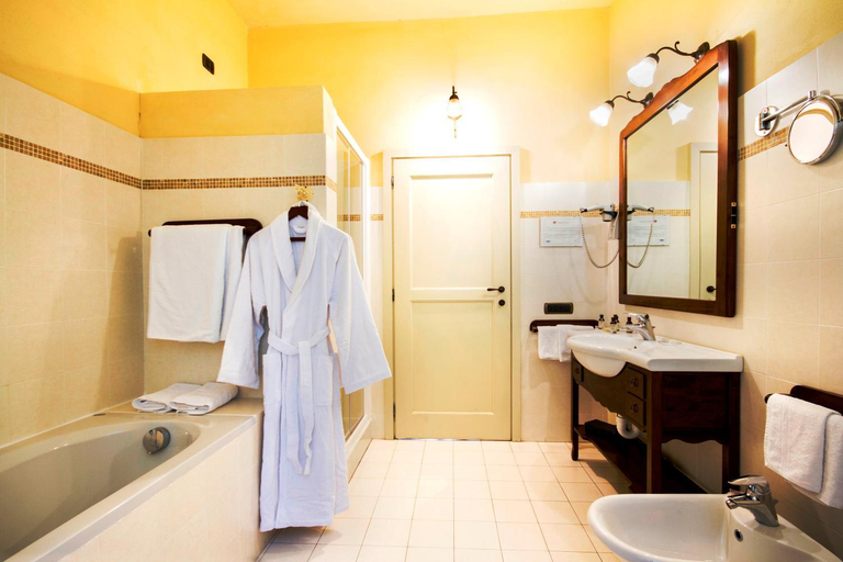 Bathroom 3, Castello di Razzano, The Originals Relais, Alessandria