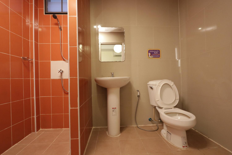 Bathroom 3, Nunglen Hotel, Muang Chon Buri
