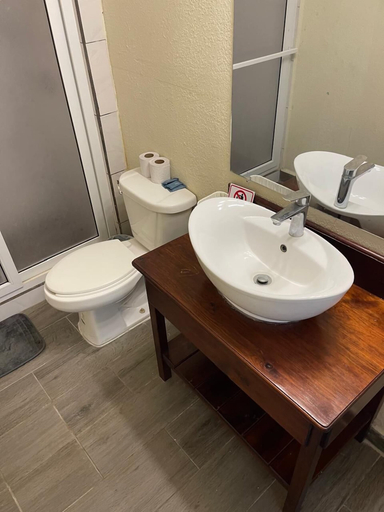 Bathroom 3, Lunas View Hotel and Restaurant, Roatán