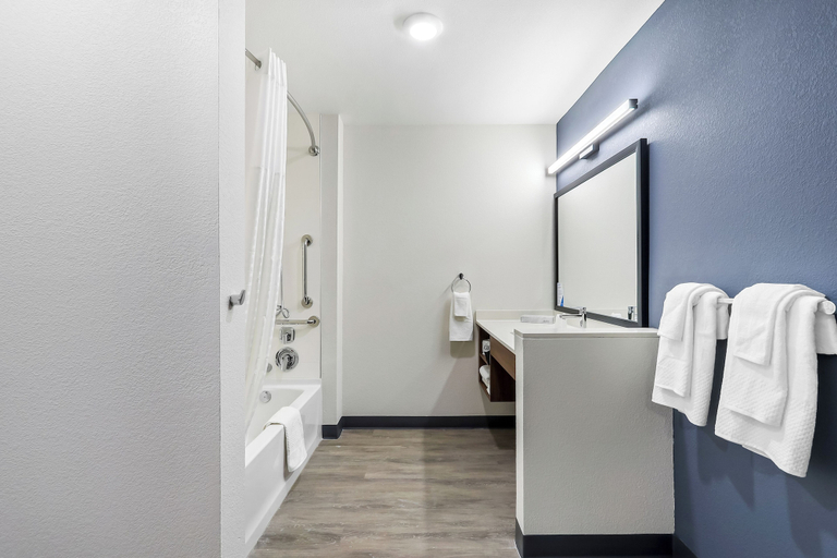 Bathroom 5, Everhome Suites Yuma East I-8 by Choice Hotels, Yuma
